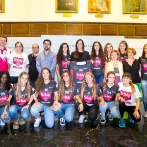 El Ayuntamiento muestra su apoyo al Schär Zaragoza en su segunda temporada en la división de plata de balonmano femenino