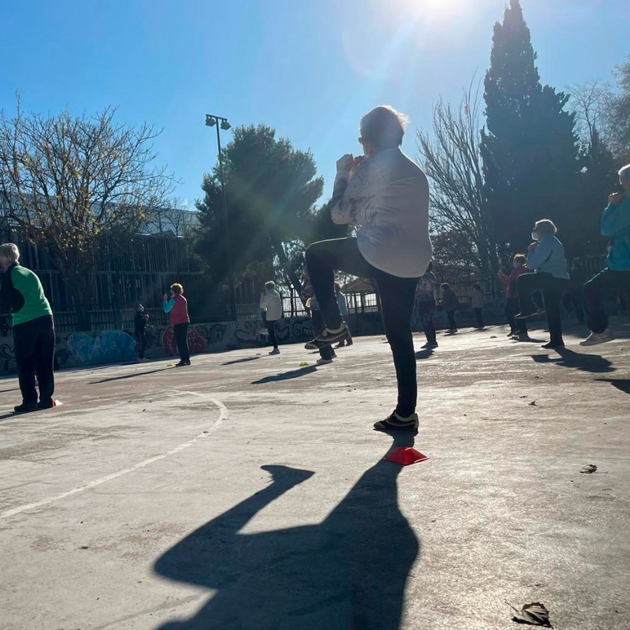 Actividades físicas al aire libre para mayores de 67 años