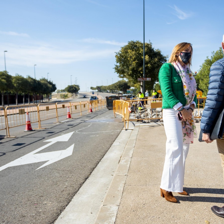 El nuevo carril bici de la Prolongación de Gómez Laguna facilitará la conexión ciclista desde Vía Hispanidad con el Distrito Sur