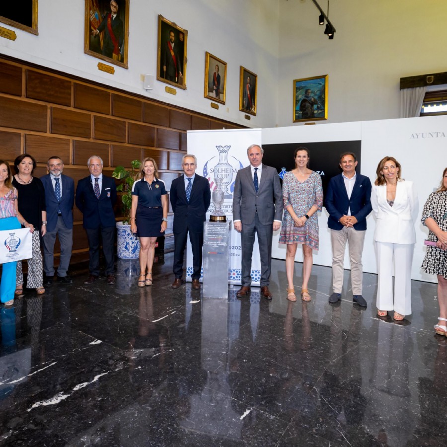 Zaragoza exhibe el trofeo de la Solheim Cup de golf