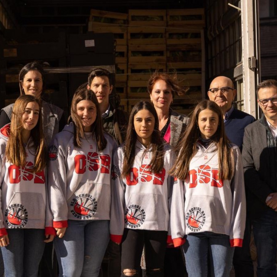 El Refugio recibe 1.450 kilos de alimentos donados por el Mercado Central a través de los equipos de OLD School Basket