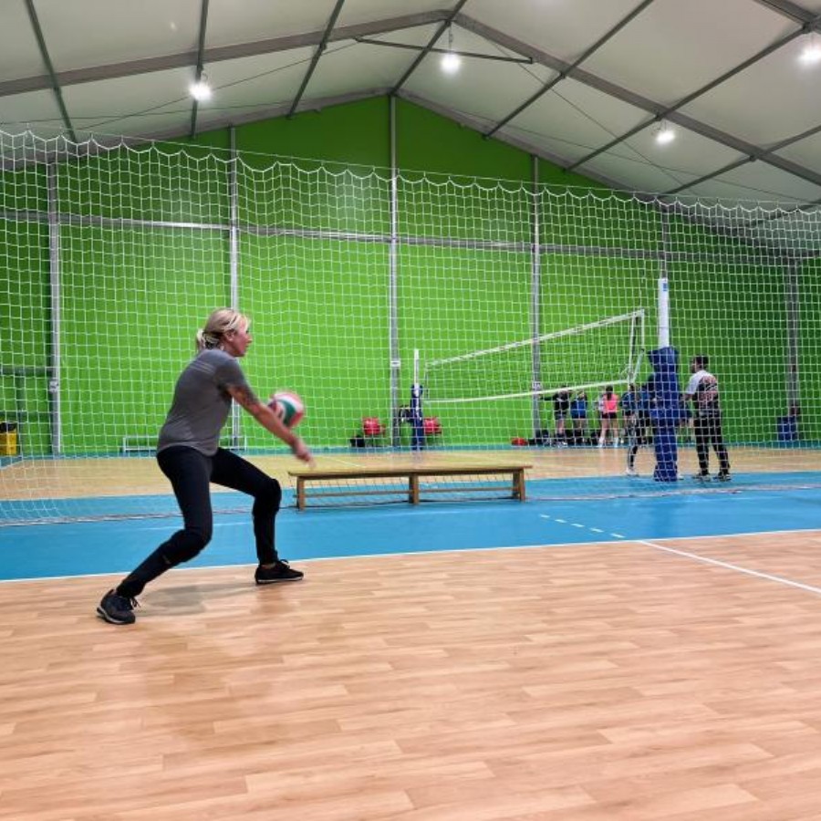 Zaragoza impulsa un nuevo programa para favorecer la salud de las mujeres mediante el voleibol