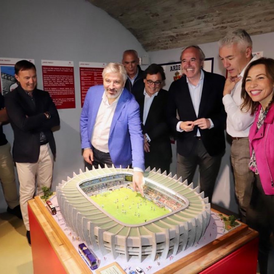 El Museo del Fuego celebra la Recopa del Real Zaragoza con una nueva maqueta del estadio Parque de los Príncipes