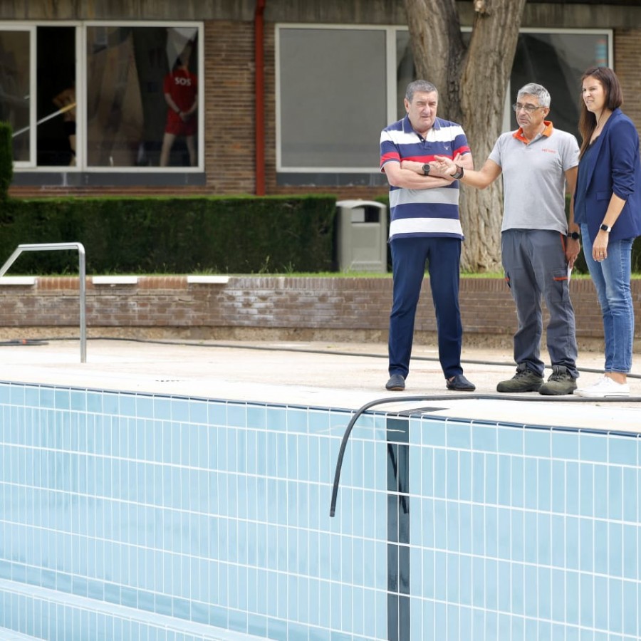 Las piscinas municipales de Zaragoza ultiman sus preparativos para abrir este sábado 10 de junio