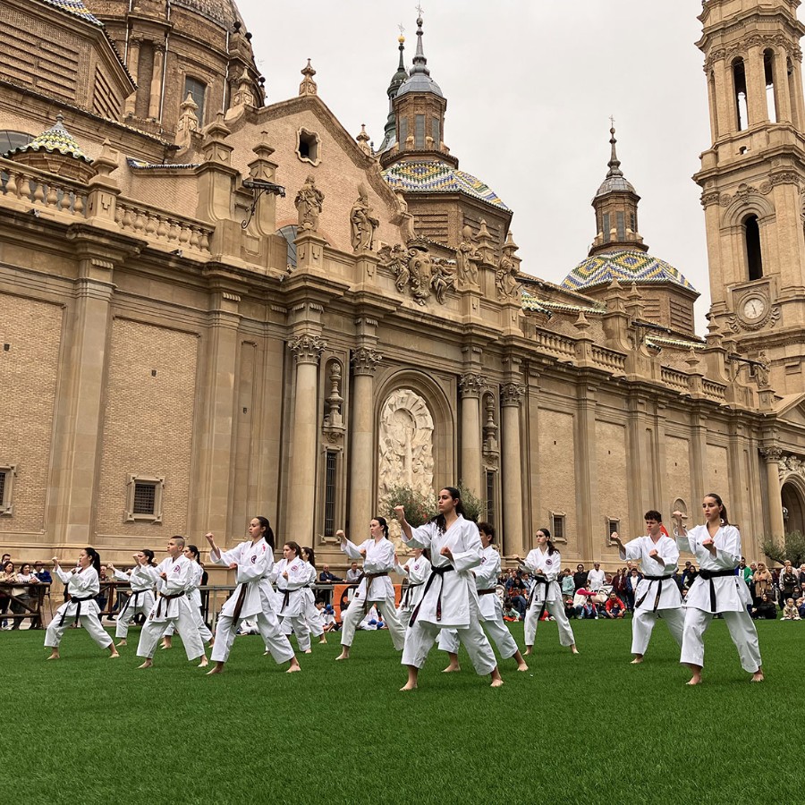 La plaza del Pilar respira deporte este domingo en el evento Hola Primavera