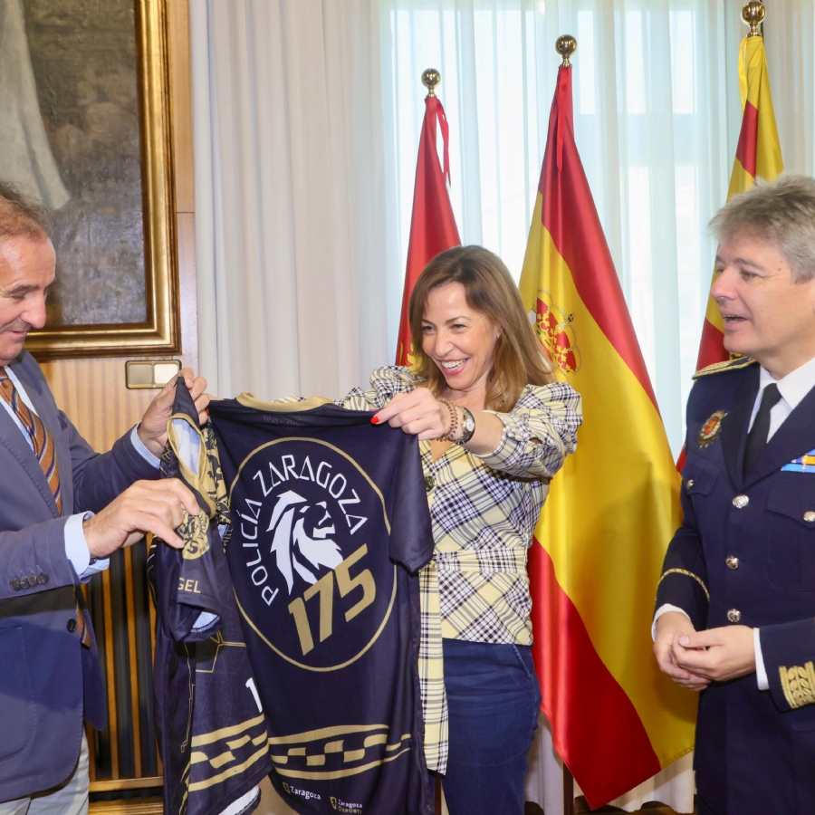 La Policía Local de Zaragoza celebra sus 175 años con una gran carrera popular y una jornada festiva para toda la ciudad La Policía Local de Zaragoza celebra sus 175 años con una gran carrera popular y una jornada festiva para toda la ciudad