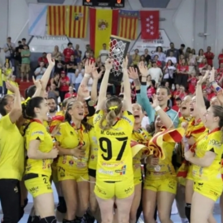 Las juveniles de La Jota, plata en el Nacional de balonmano Las juveniles de La Jota, plata en el Nacional de balonmano