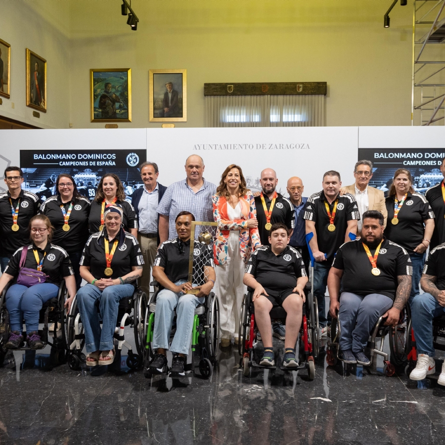 La alcaldesa Natalia Chueca recibe el BM Dominicos, campeón de España de balonmano en silla de ruedas La alcaldesa Natalia Chueca recibe el BM Dominicos, campeón de España de balonmano en silla de ruedas