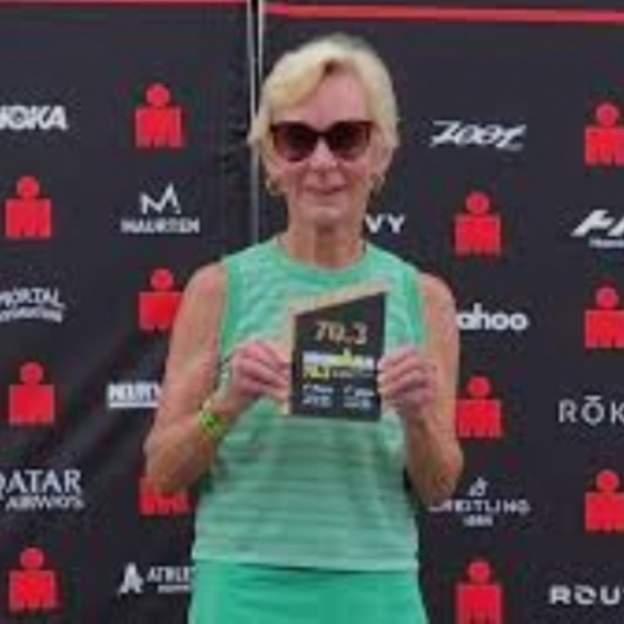 Natalie Grabow, de 80 años, hace historia como la mujer más mayor en terminar el Mundial Ironman en Kona Natalie Grabow, de 80 años, hace historia como la mujer más mayor en terminar el Mundial Ironman en Kona