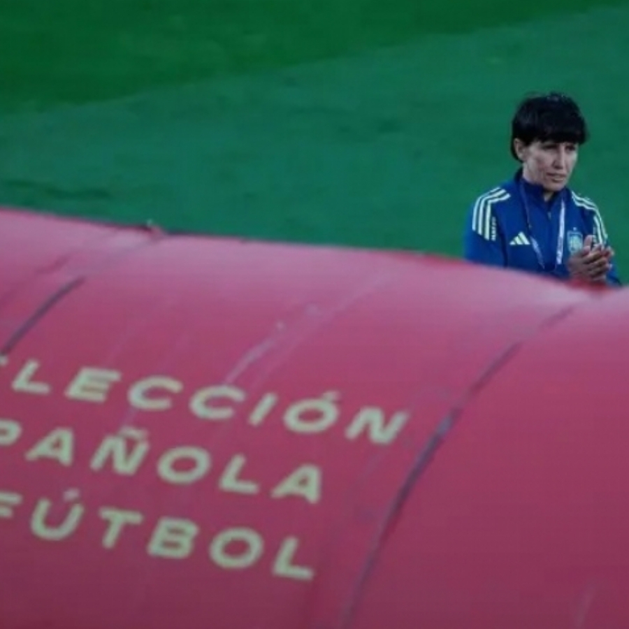La selección de Sonia Bermúdez echa a andar con el calor del público La selección de Sonia Bermúdez echa a andar con el calor del público