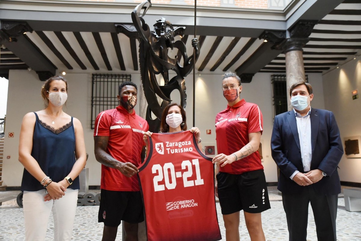 El Ayuntamiento firma un contrato de patrocinio con Basket Zaragoza para promocionar la ciudad en Europa