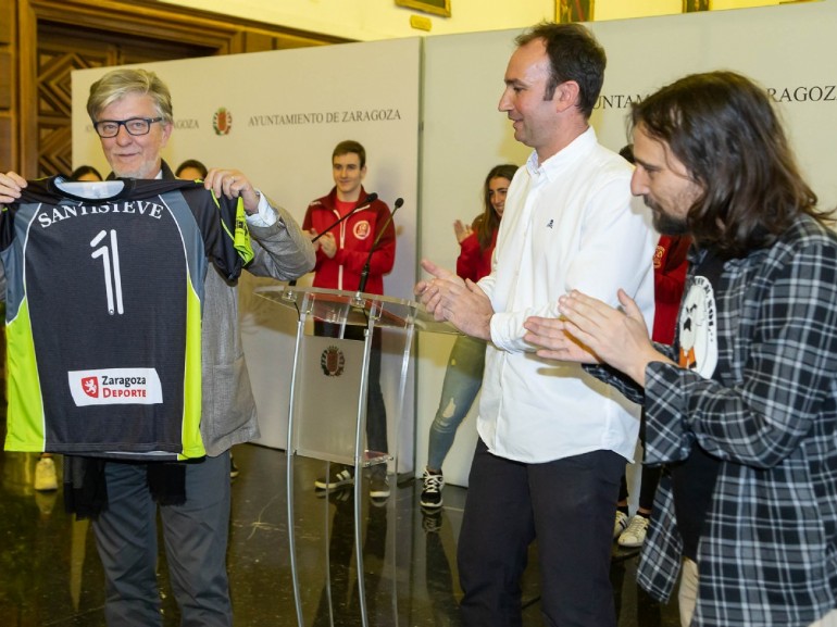 El Ayuntamiento felicita al Club Voleibol Zaragoza por su 30 aniversario y los crecientes logros de su cantera
