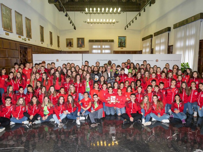 El Ayuntamiento felicita al Club Voleibol Zaragoza por su 30 aniversario y los crecientes logros de su cantera