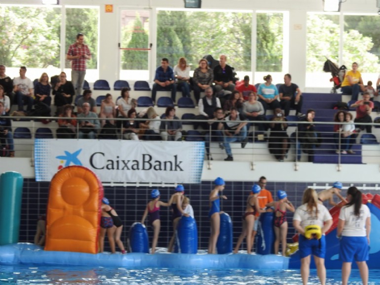 Éxito de la fiesta acuática para niños y niñas de los cursillos municipales