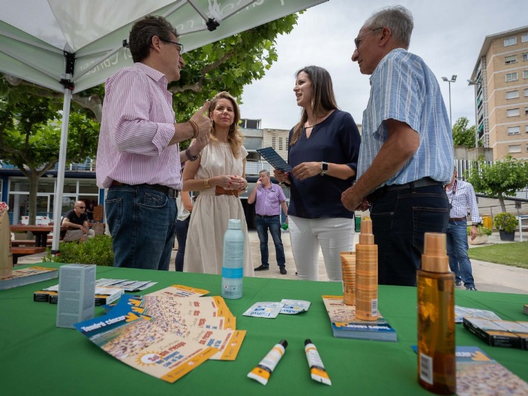 Las piscinas municipales se implican en la prevención del cáncer de piel con la campaña «Sol sin riesgo»
