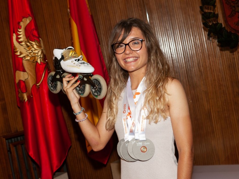 El Ayuntamiento felicita a Nerea Langa por sus cinco medallas en el Mundial Júnior de Patinaje