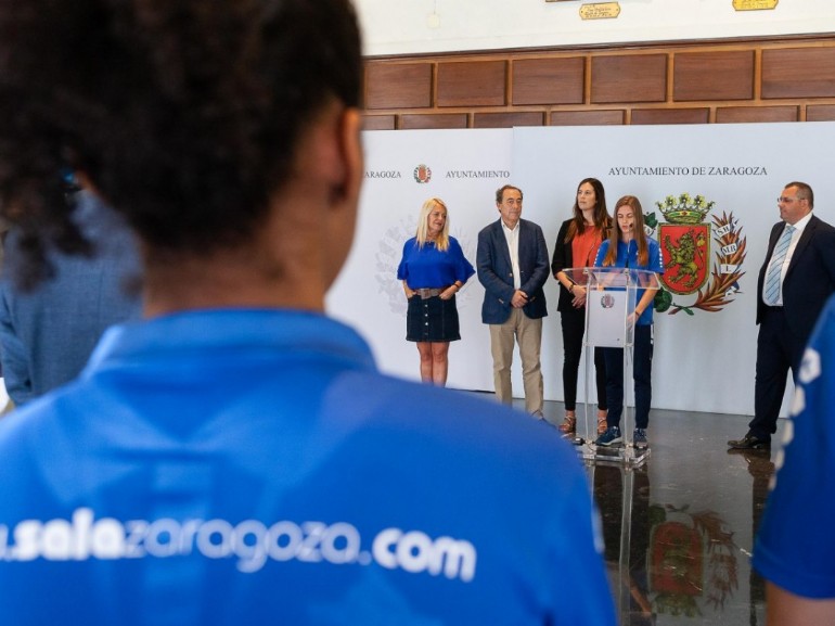 El Ayuntamiento muestra su apoyo al Sala Zaragoza en su segunda temporada en Primera División femenina