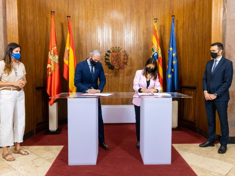 Ayuntamiento y CaixaBank amplían su colaboración para impulsar actividades deportivas para todos los públicos en los próximos tres años. Foto: Miguel G. García