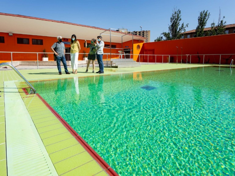 Las piscinas municipales abren el sábado 12 de junio la temporada de verano, con nueva app para adquirir la entrada desde el móvil. Foto: Miguel G. García