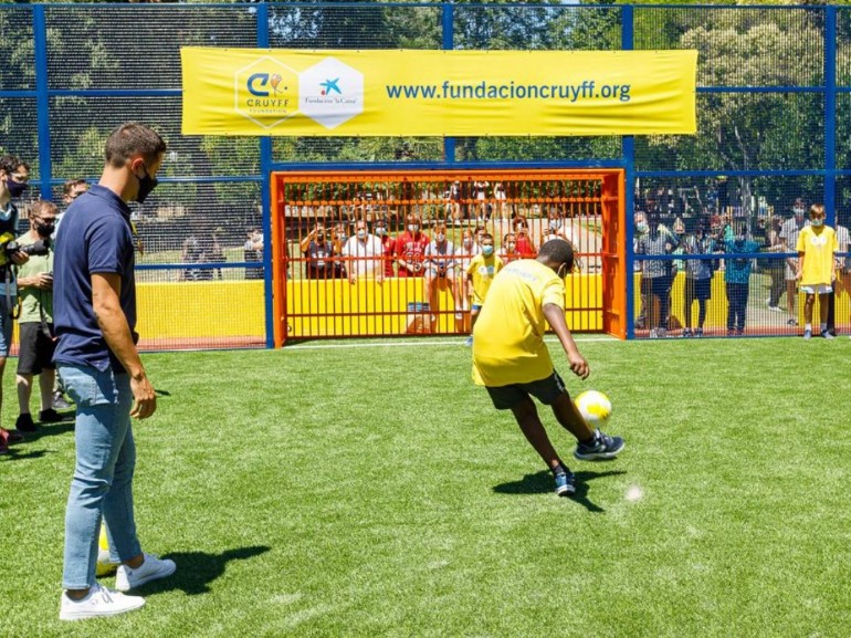 Inauguración del «Cruyff Court Ander Herrera» en Zaragoza