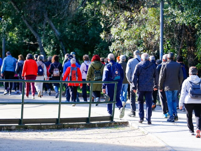 Las andadas guiadas de Zaragoza Deporte para mayores de 55 años inician su segunda temporada con éxito de participación. Foto: Chus Marchador