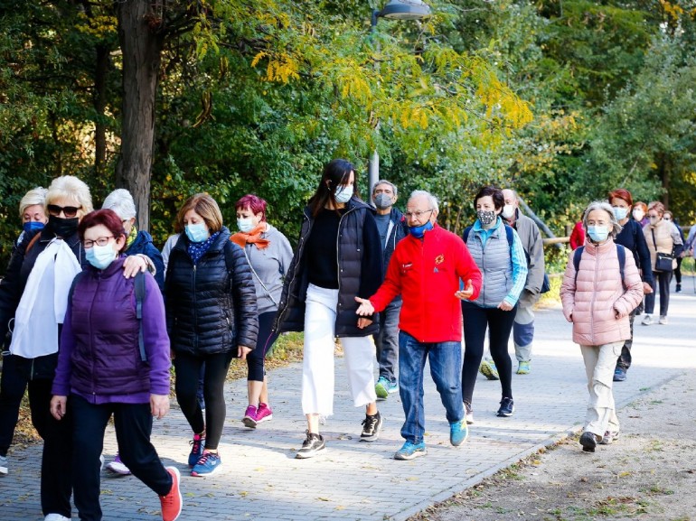 Las andadas guiadas de Zaragoza Deporte para mayores de 55 años inician su segunda temporada con éxito de participación. Foto: Chus Marchador