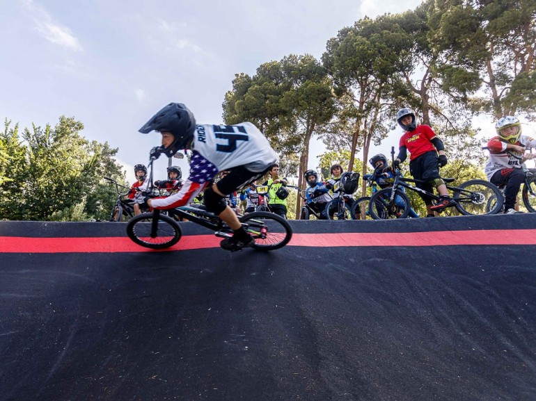 El Parque Grande José Antonio Labordeta estrena el circuito pump track para bicicletas y una nueva zona de juegos infantiles