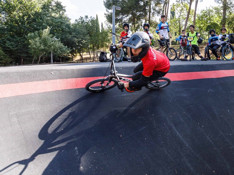 El Parque Grande José Antonio Labordeta estrena el circuito pump track para bicicletas y una nueva zona de juegos infantiles