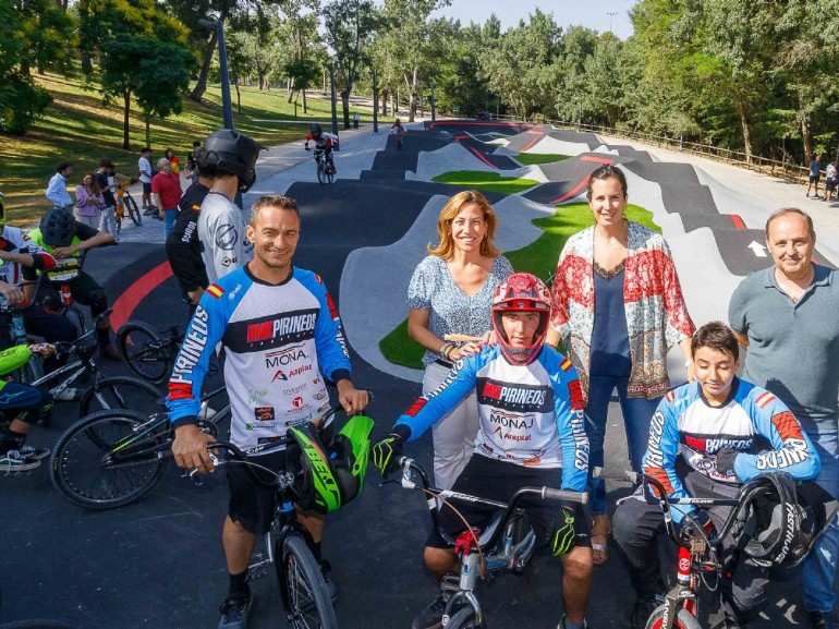 El Parque Grande José Antonio Labordeta estrena el circuito pump track para bicicletas y una nueva zona de juegos infantiles