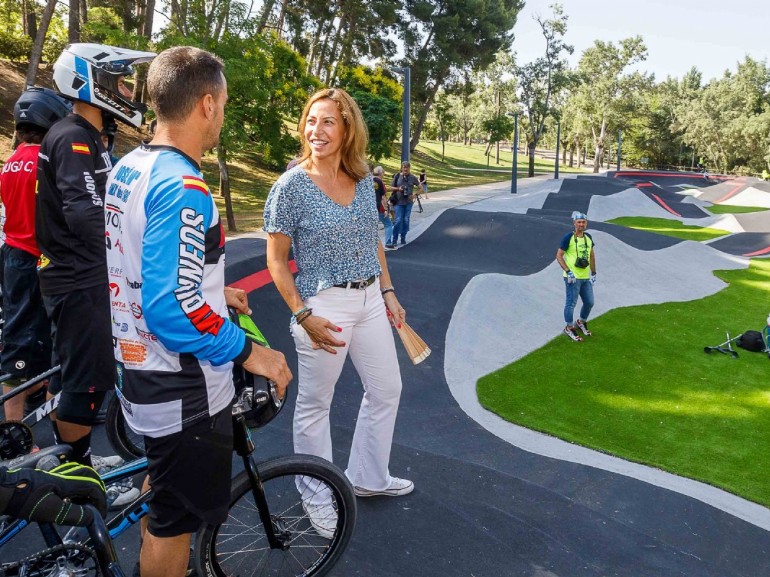 El Parque Grande José Antonio Labordeta estrena el circuito pump track para bicicletas y una nueva zona de juegos infantiles