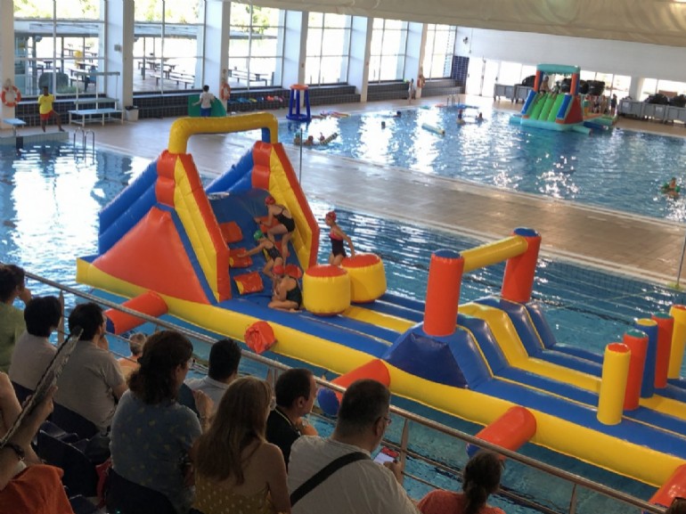 Éxito de la Fiesta Acuática para niños y niñas de los Cursillos Municipales