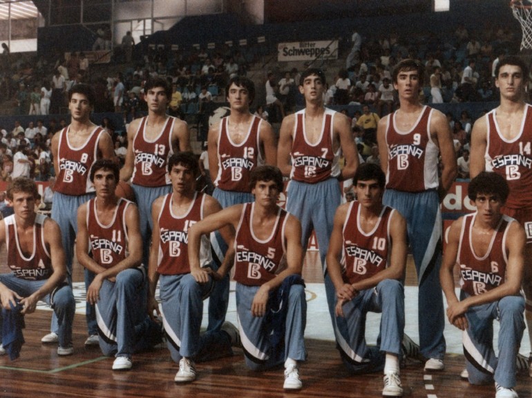 La selección de baloncesto junior 82/83 vuelve a encontrarse en el Pabellón «Príncipe Felipe»