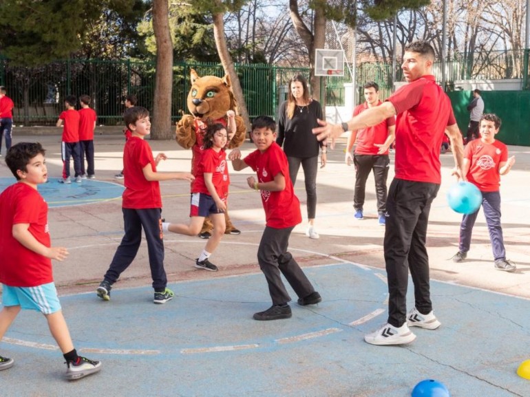 400 escolares practican deporte con el proyecto 3Pies, impulsado por la Fundación Basket Zaragoza con el apoyo de Zaragoza Deporte