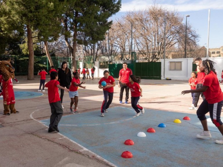 400 escolares practican deporte con el proyecto 3Pies, impulsado por la Fundación Basket Zaragoza con el apoyo de Zaragoza Deporte