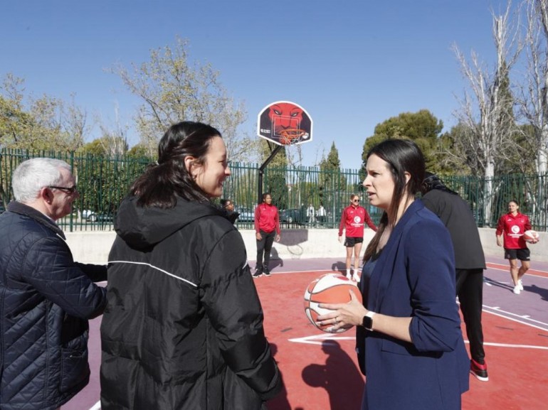 El barrio de Las Fuentes estrena nueva cancha de baloncesto al aire libre