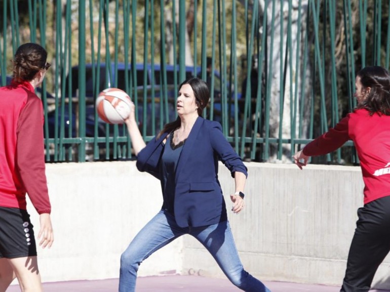 El barrio de Las Fuentes estrena nueva cancha de baloncesto al aire libre
