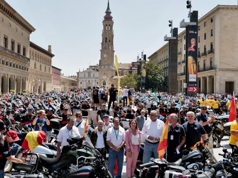Más de mil motos de 24 países se concentran en la Plaza del Pilar tras tres días de actividades por Zaragoza y Aragón