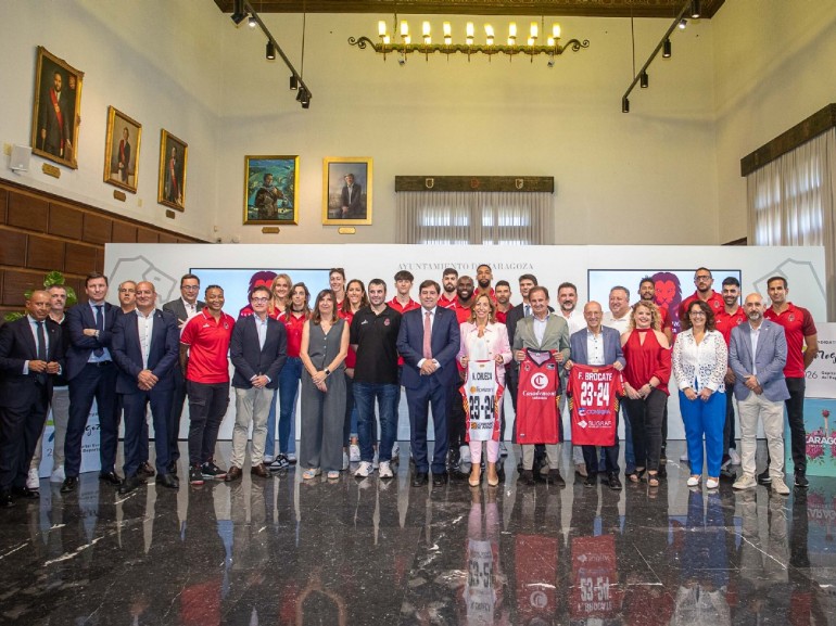 El Ayuntamiento desea suerte al Casademont en su triple proyecto de baloncesto masculino, femenino y balonmano