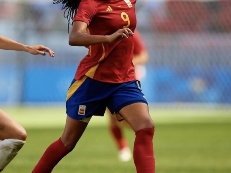 Salma Paralluelo Ayingono
Fuente Instagram @salmaparalluelo