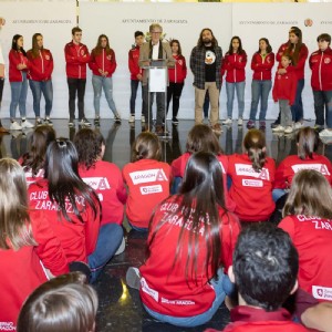 El Ayuntamiento felicita al Club Voleibol Zaragoza por su 30 aniversario y los crecientes logros de su cantera