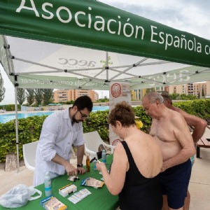 Las piscinas municipales se implican en la prevención del cáncer de piel con la campaña «Sol sin riesgo»
