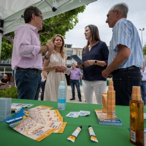 Las piscinas municipales se implican en la prevención del cáncer de piel con la campaña «Sol sin riesgo»
