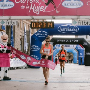 Zaragoza celebra la Carrera de la Mujer con una Marea Rosa de récord liderada por la aragonesa Sara Benedí