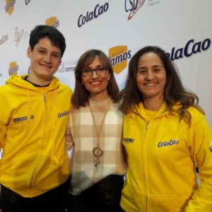 El joven zaragozano Moisés Cantín recibe una beca que contribuirá a impulsar la práctica del hockey en el CDM Delicias