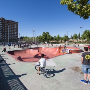 El skate park de Vía Hispanidad ya luce su nuevo nombre «Ignacio Echeverría»