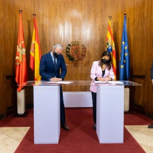 Ayuntamiento y CaixaBank amplían su colaboración para impulsar actividades deportivas para todos los públicos en los próximos tres años. Foto: Miguel G. García