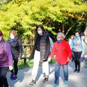 Las andadas guiadas de Zaragoza Deporte para mayores de 55 años inician su segunda temporada con éxito de participación. Foto: Chus Marchador