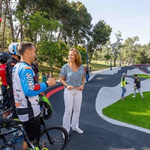 El Parque Grande José Antonio Labordeta estrena el circuito pump track para bicicletas y una nueva zona de juegos infantiles