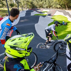 El Parque Grande José Antonio Labordeta estrena el circuito pump track para bicicletas y una nueva zona de juegos infantiles