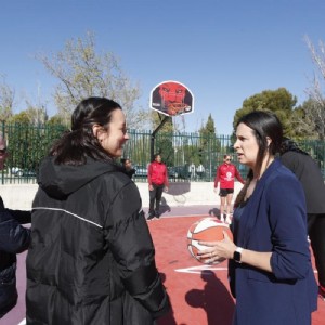 El barrio de Las Fuentes estrena nueva cancha de baloncesto al aire libre